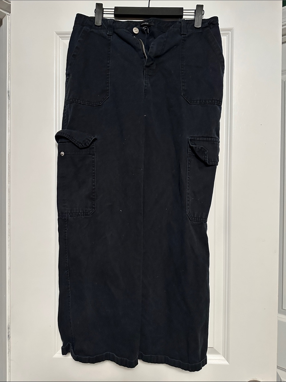 Black Cargo Pants with Utility Pocketse